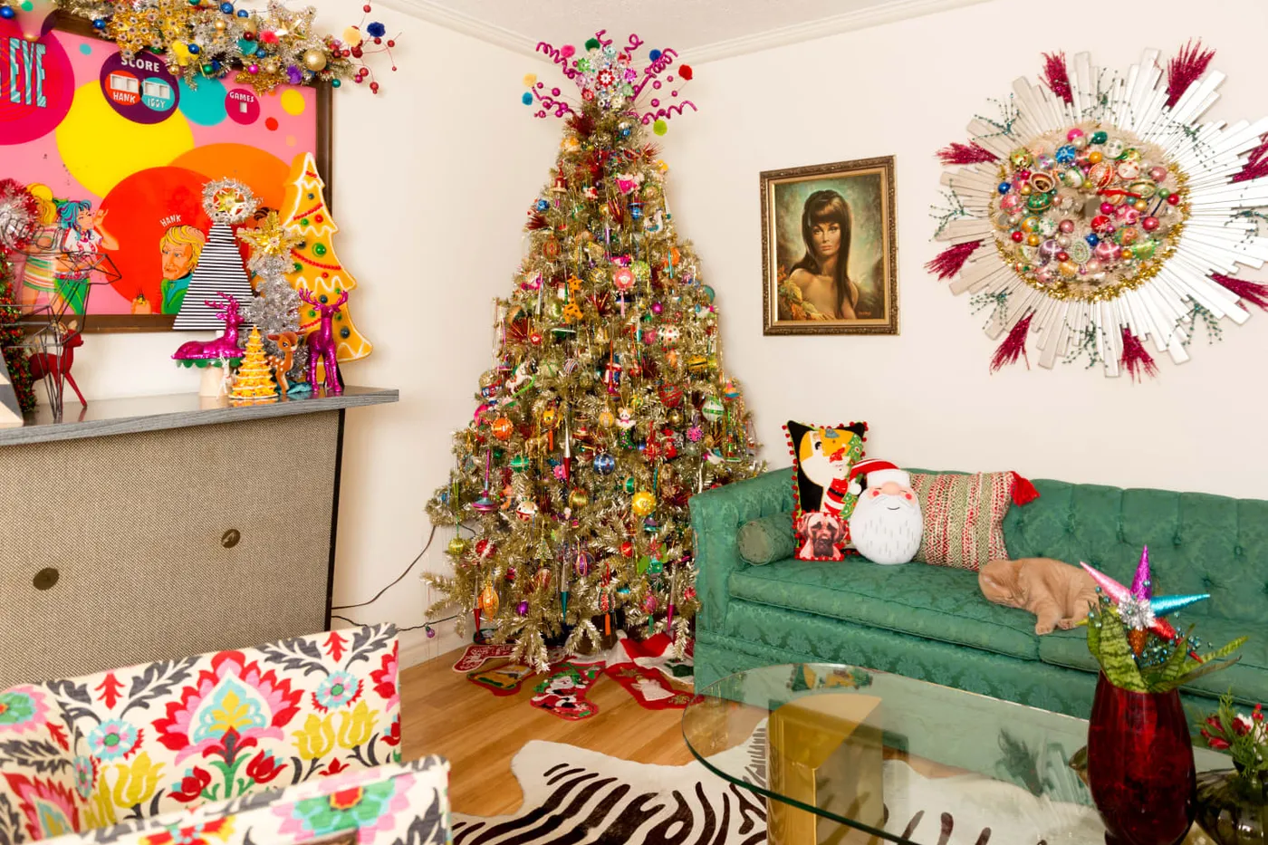 Redecor Says Metallic Christmas Trees Are Trending for 2024 | Apartment Therapy