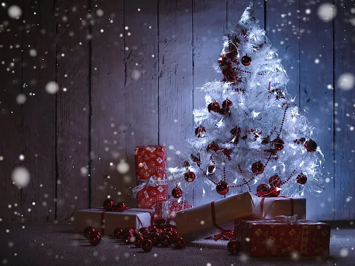 Royalty-Free photo: White Christmas tree | PickPik