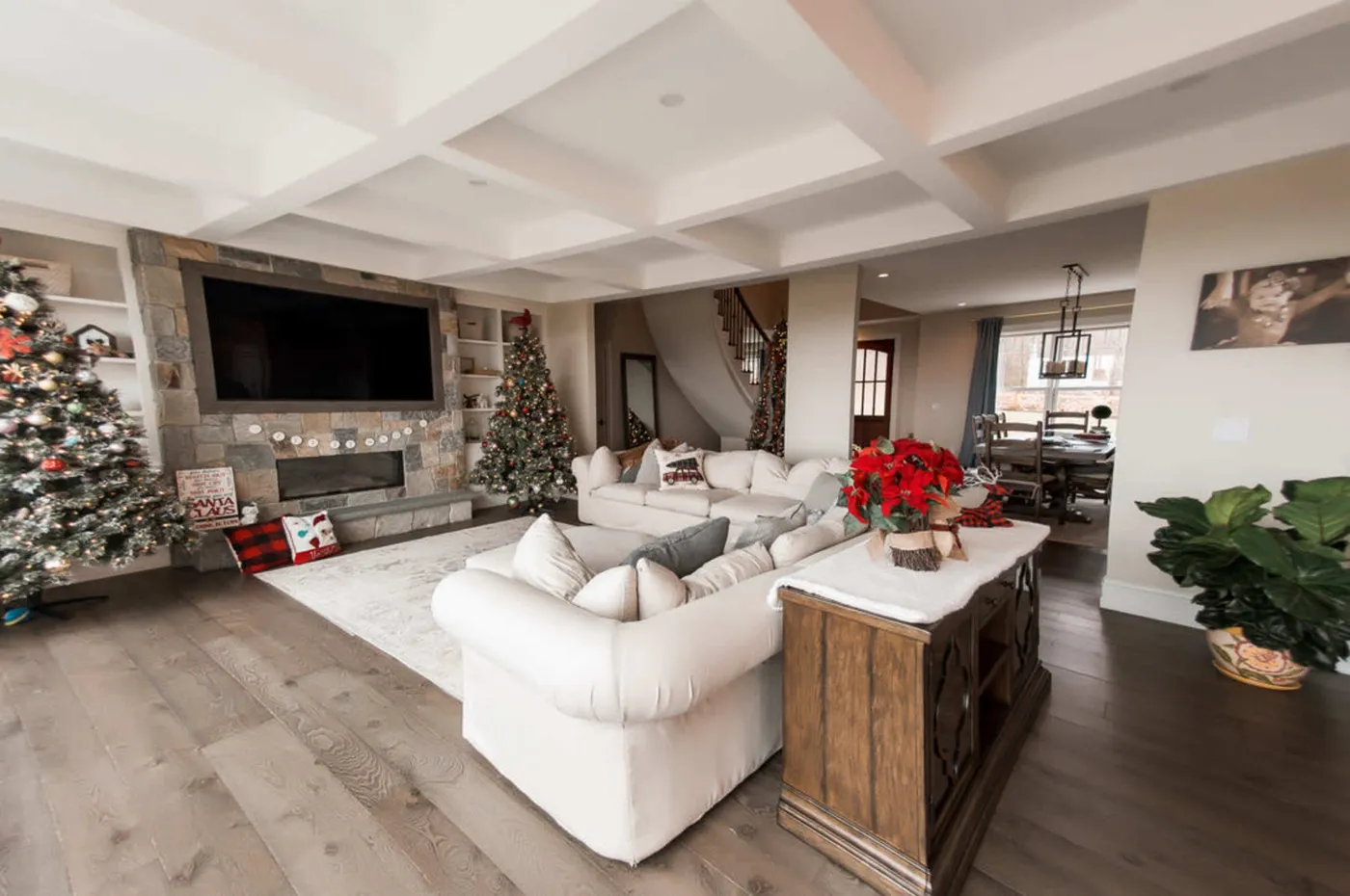 Rural Massachusetts Craftsman home with pioneer valley UMASS views and  inground pool, south deerfield, MA | Production | Peerspace