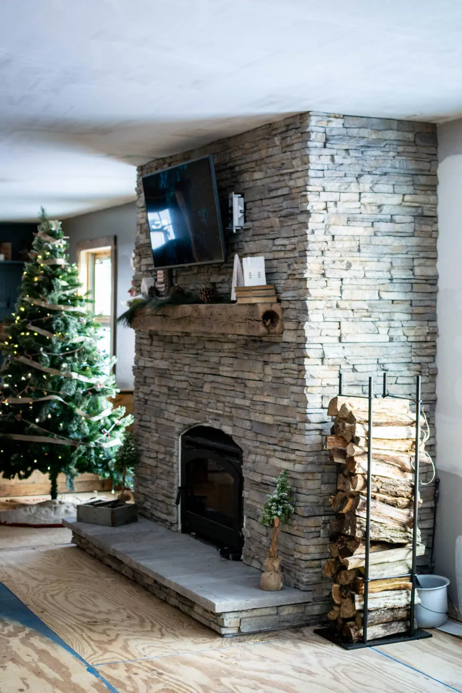 Rustic and Minimal Holiday Decor | North Country Nest