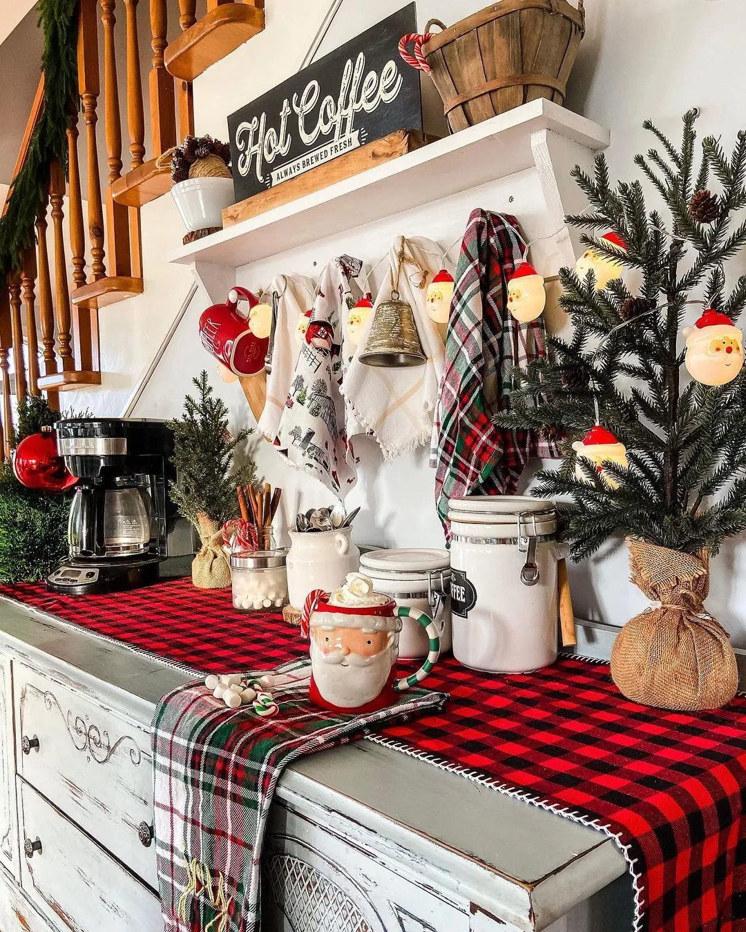 Rustic Christmas Decorations Gathered from Instagram