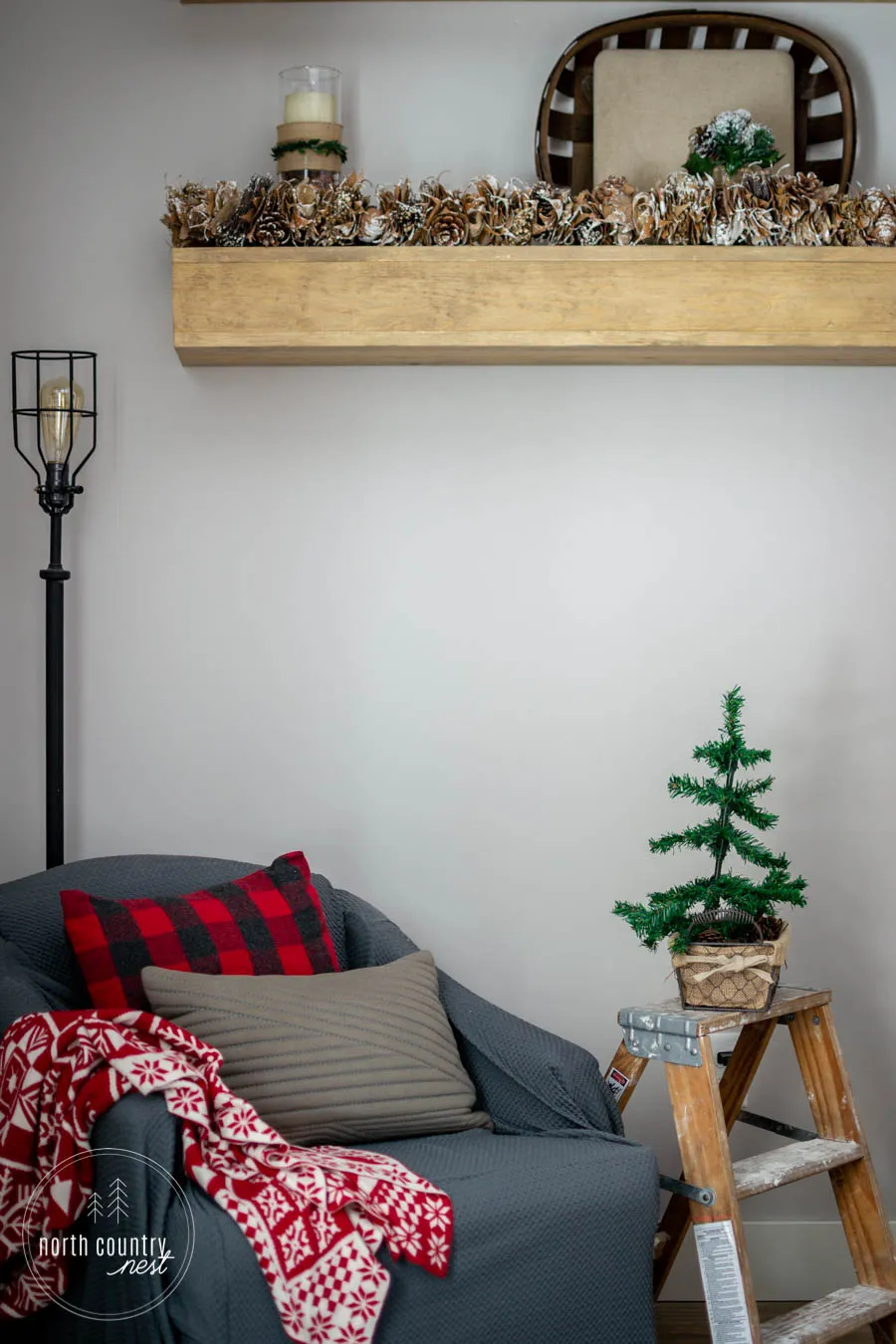 Rustic Guest Bedroom Holiday Decor Ideas