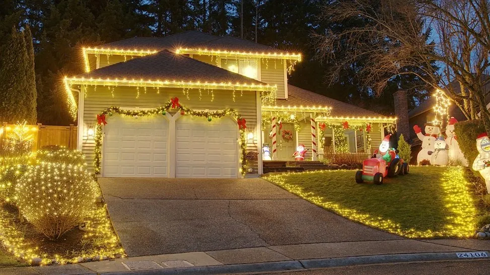 Sammamish family honors neighbor with bright holiday display - Sammamish Independent