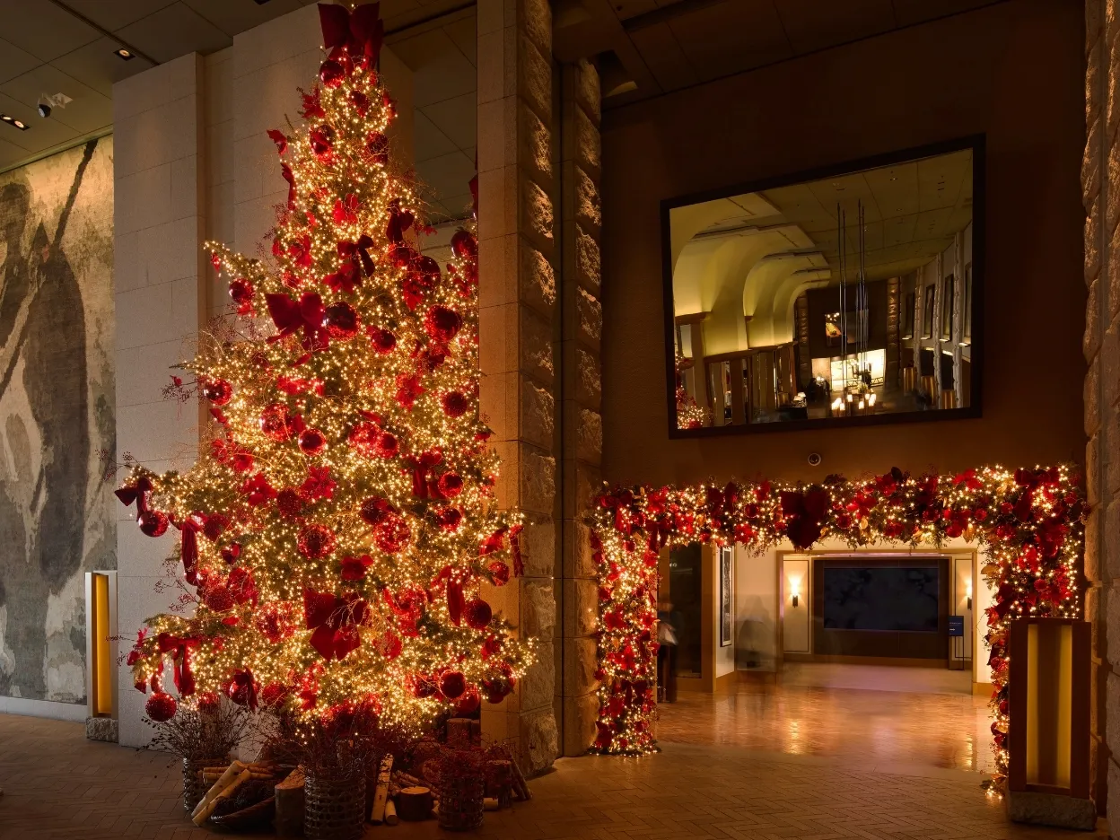 Shining Giant Christmas Tree and sparkling decoration that blows in warmth  and festive glory – Grand Hyatt Seoul's authentic Christmas design with  Margie Lindsay | NOW TRAVEL ASIA