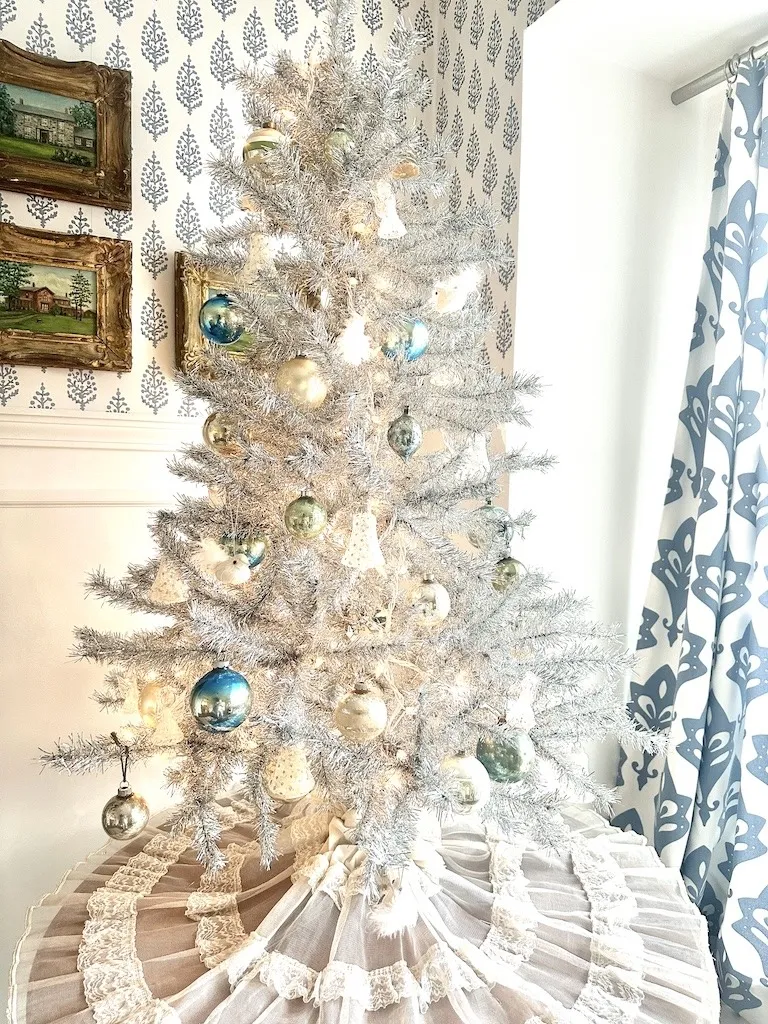 Silver Christmas Decorations Neo Silver 36 Christmas Tree Ornaments Set Baubles Glitter Balls Holid – Neo Direct