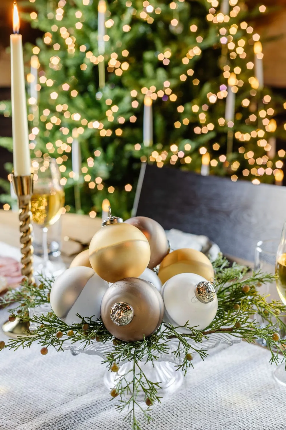 Simple Christmas Dining Room Decorating Ideas - Bless'er House