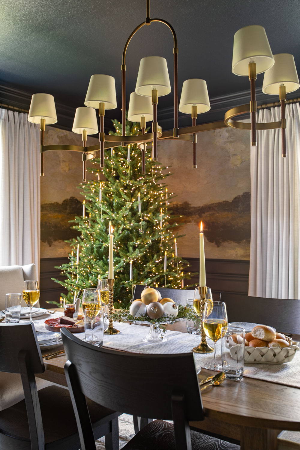 Simple Christmas Dining Room Decorating Ideas - Bless'er House