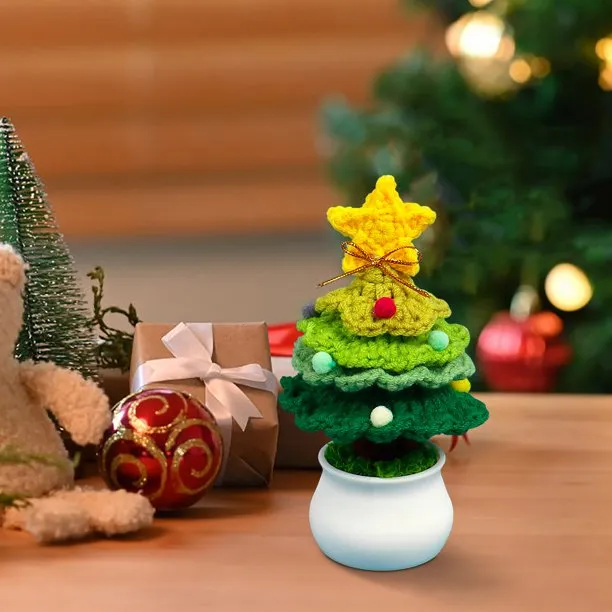 SouMaox Crochet Christmas Tree, Handwoven Yarn Potted Ornament, Everlasting  Decorative Miniature Flower, Desktop Table Display for Holiday - Walmart.ca