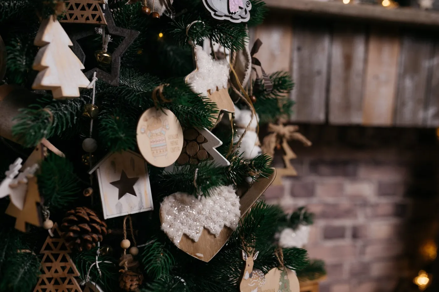 Spruce Up Your Christmas Tree With Exquisite Eco Decorations
