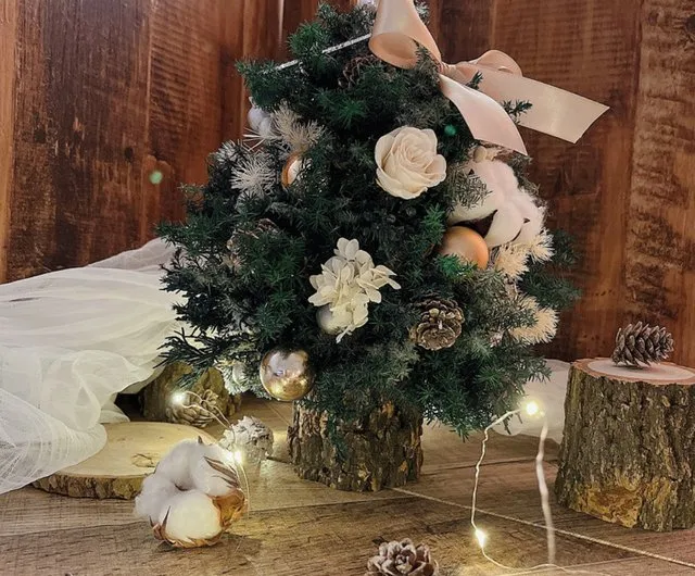 Taiwan [Christmas Gift] Nordic style eternal Christmas tree texture  champagne gold exchange gift Christmas floral arrangement jhfloral - Pinkoi
