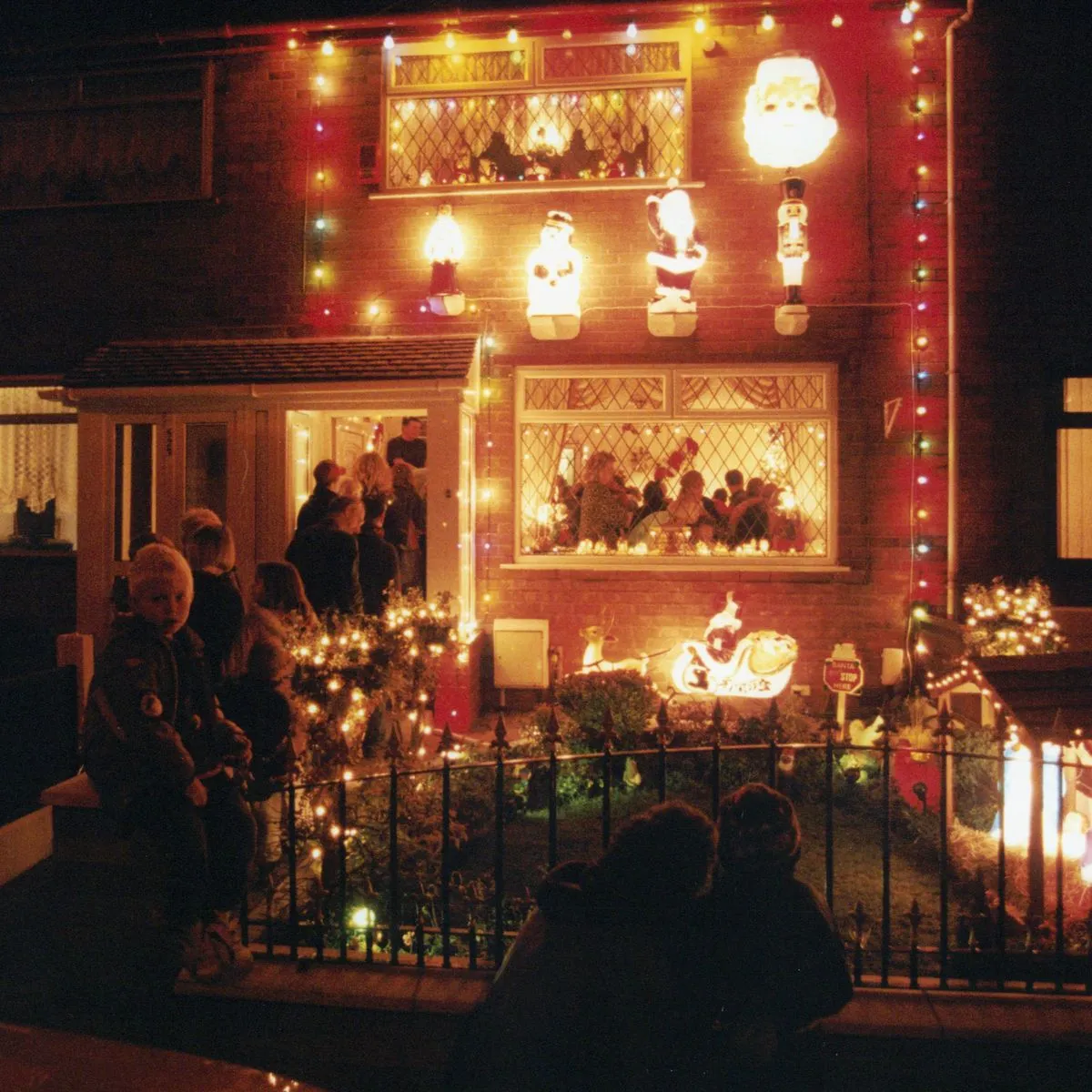 Tesco's 'tacky 90s' Christmas decorations with satin baubles and traditional nutcrackers under £12 - Liverpool Echo