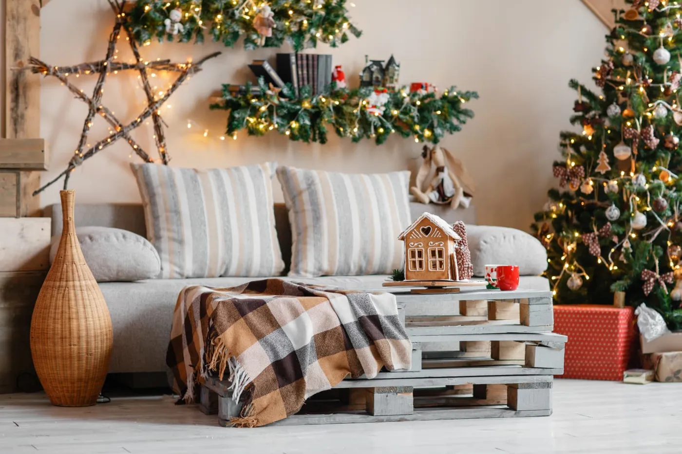 The Best Christmas String Lights 2021: Color, Frosted, Twinkle | Apartment  Therapy