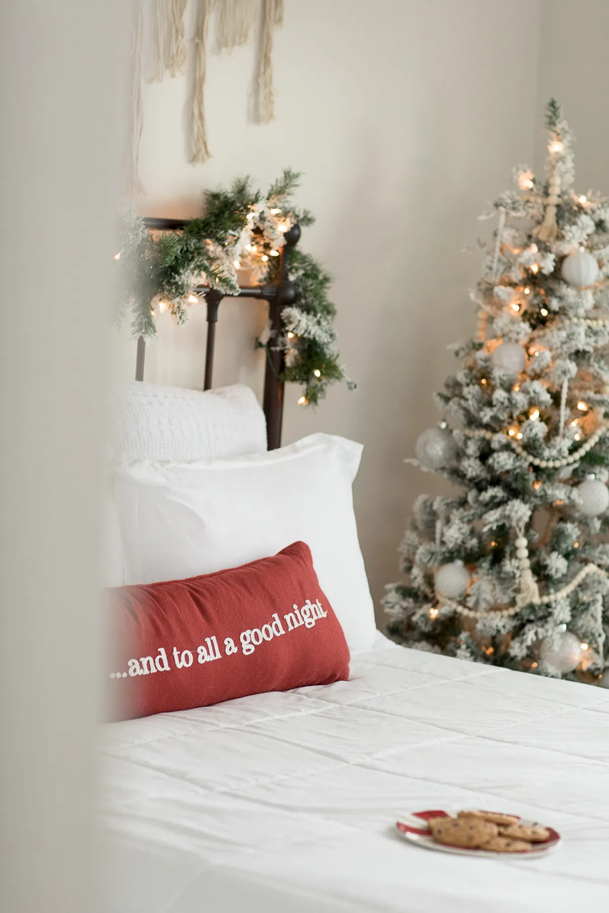 The children were nestled all snug in their beds… – ittybittywhitty