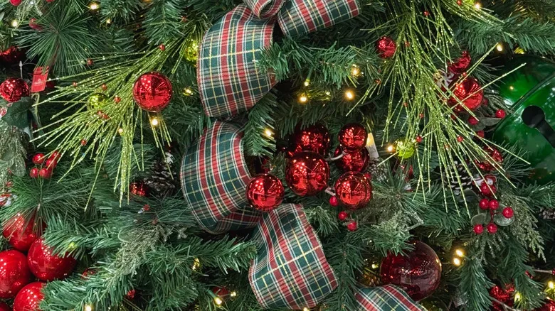The Christmas Ornament Trend In 2025 That Embraces The Old Money Aesthetic