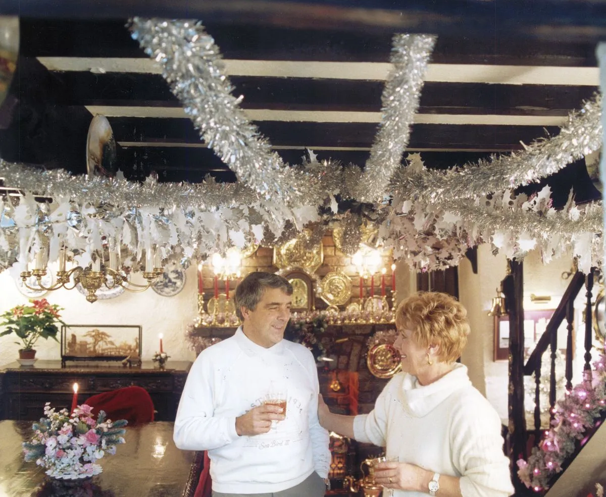 The reason 'tacky' 1990s Christmas decorations are so popular this year - Manchester Evening News