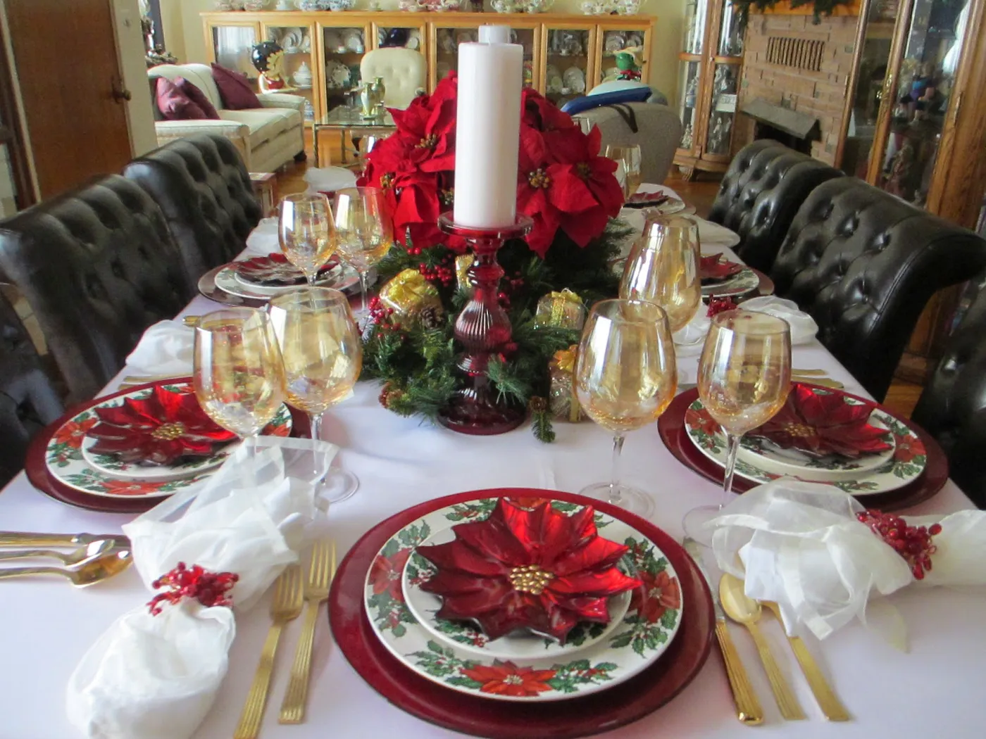 The Welcomed Guest: Poinsettia Christmas Table