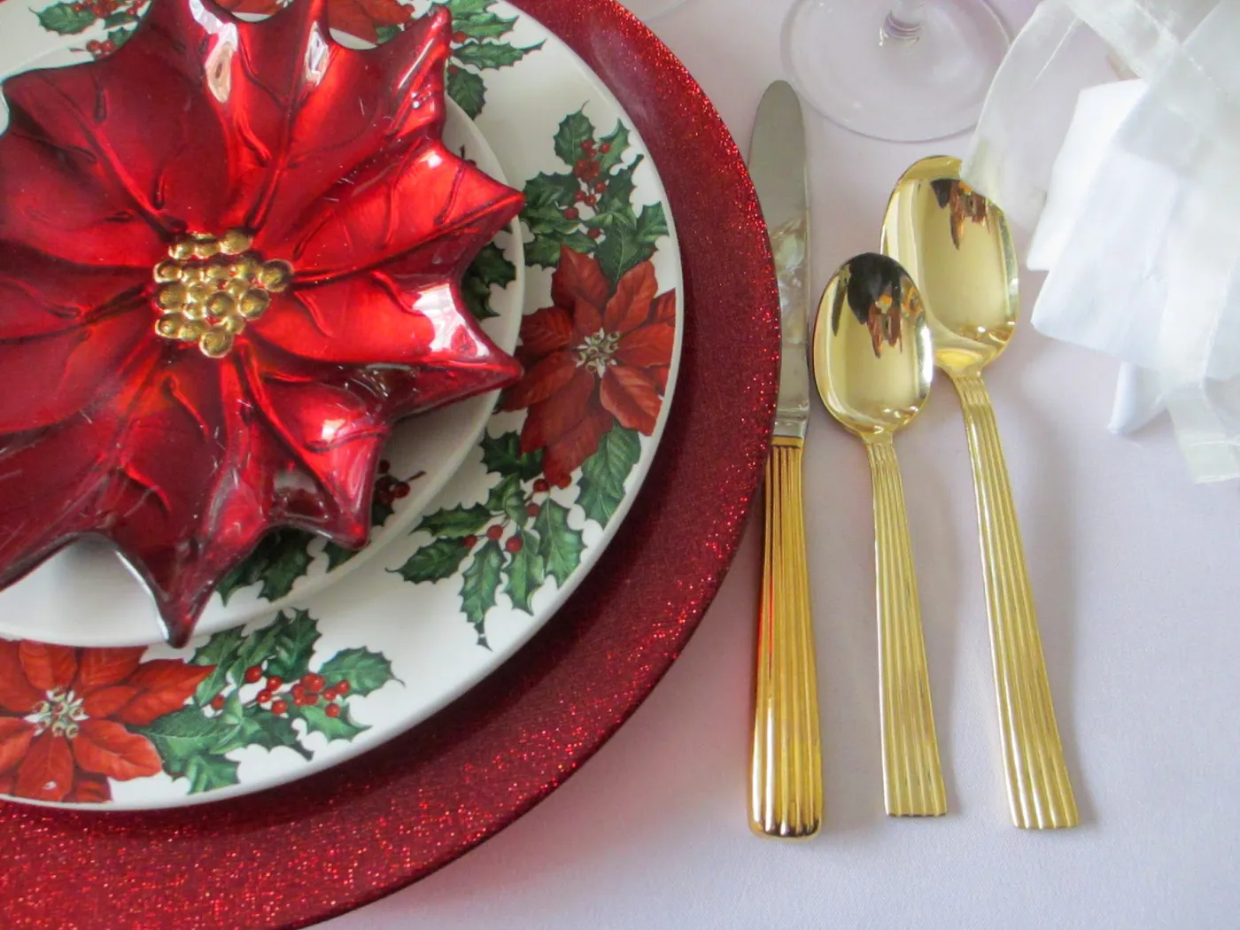 The Welcomed Guest: Poinsettia Christmas Table