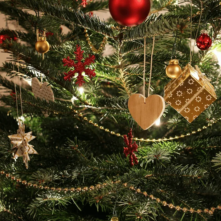 Top 10 Christmas Tree Decoration Ideas for WAHMs | TCI Blog