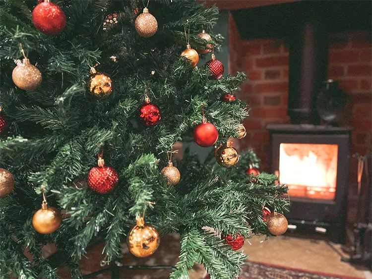 TOP TIPS FOR DECORATING YOUR CHRISTMAS TREE | CHRISTMAS GIFTS AND PRESENTS BLOG