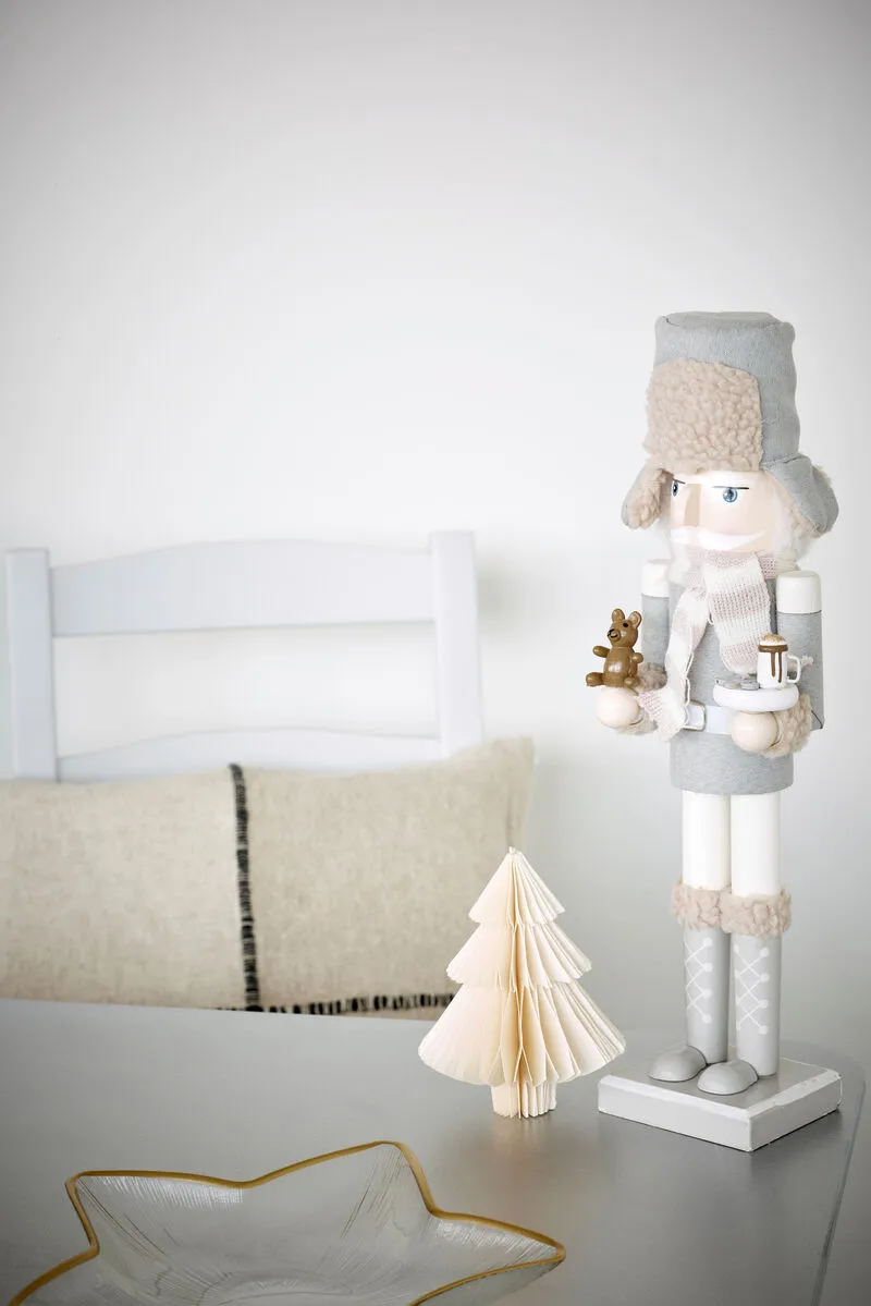 Traditional Christmas Decorating Ideas and Trends in 2022