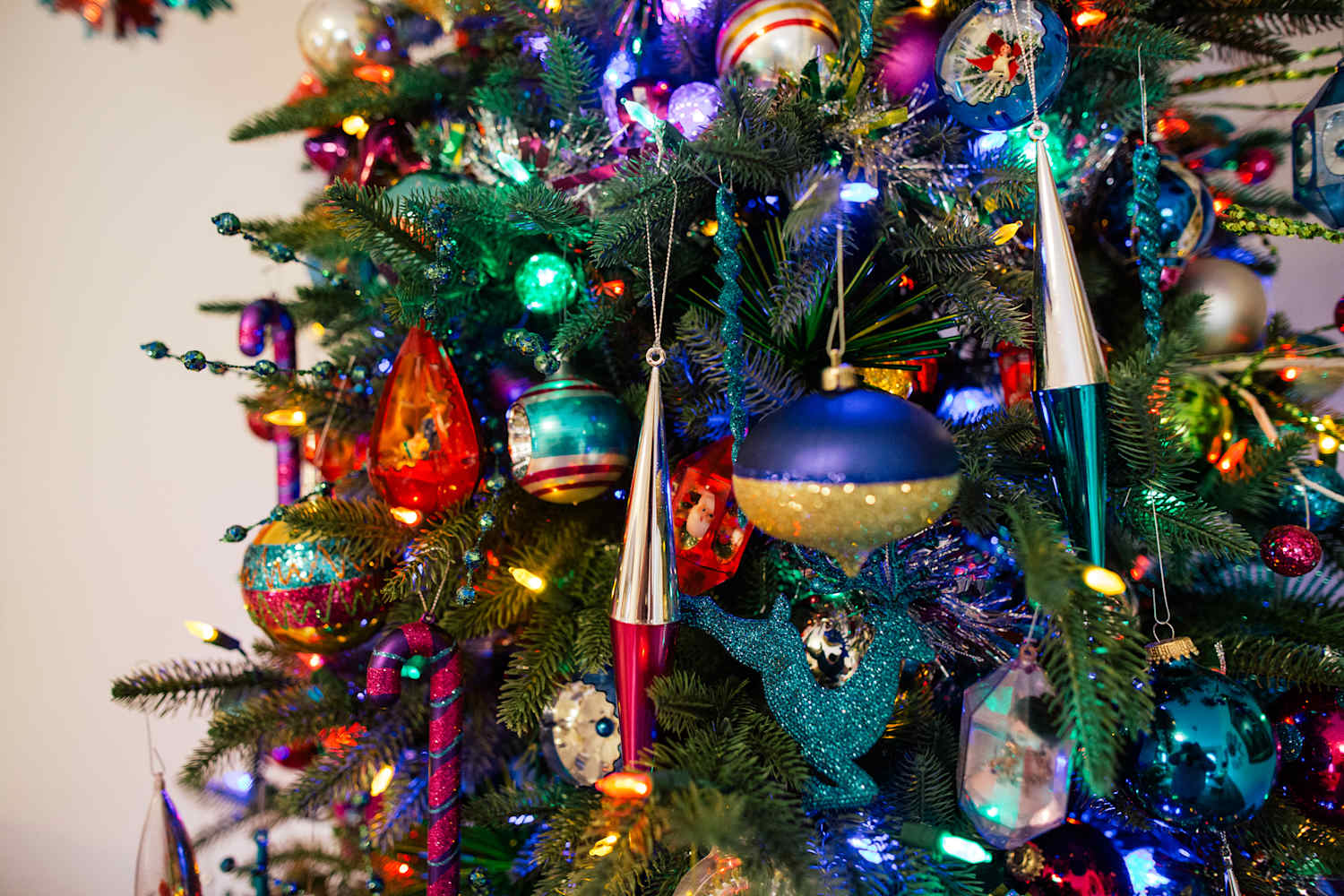 True-Tone Classicolor Lights Are the Best Vintage-Style Christmas Ornaments and lights
