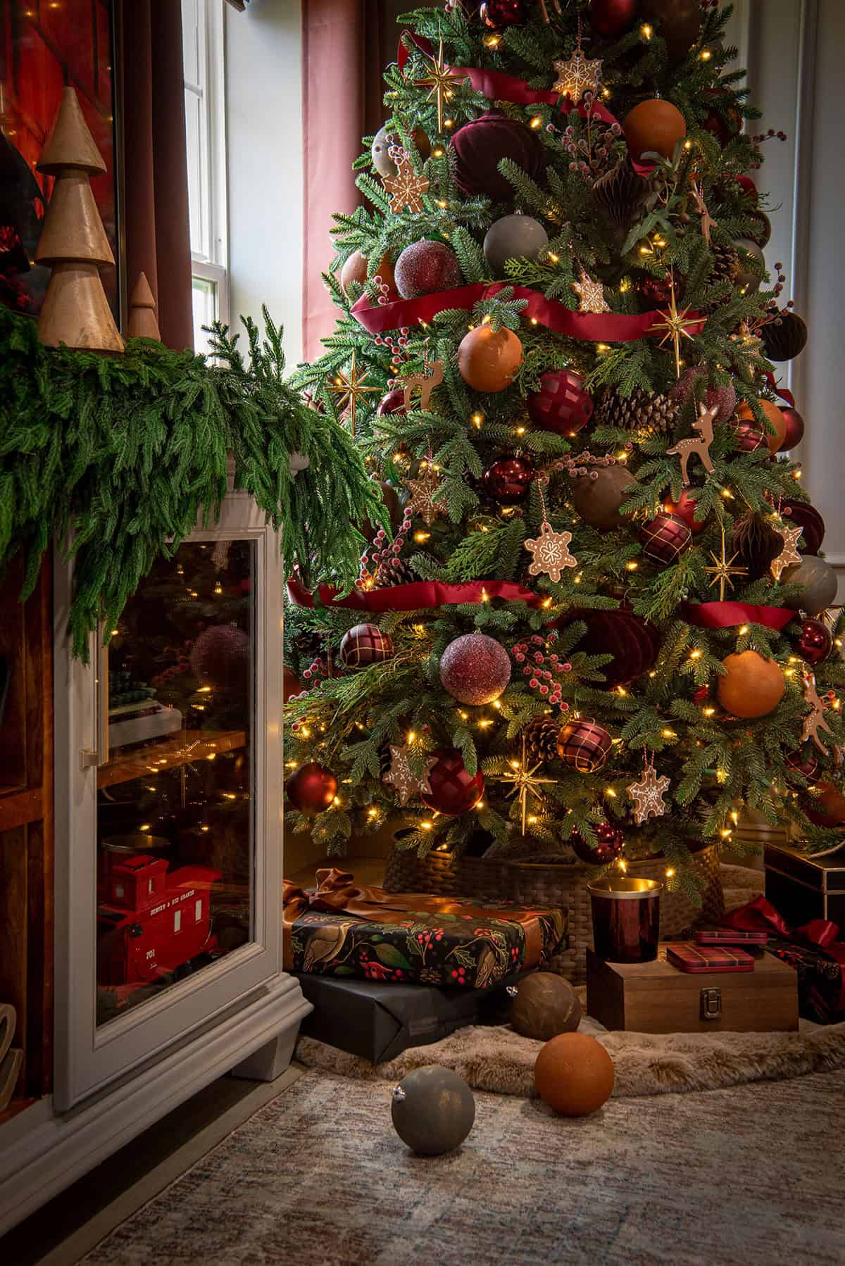 Victorian Traditional Christmas Tree Victorian Christmas Tree In Home  Hi-res Stock Photography And Images Alamy