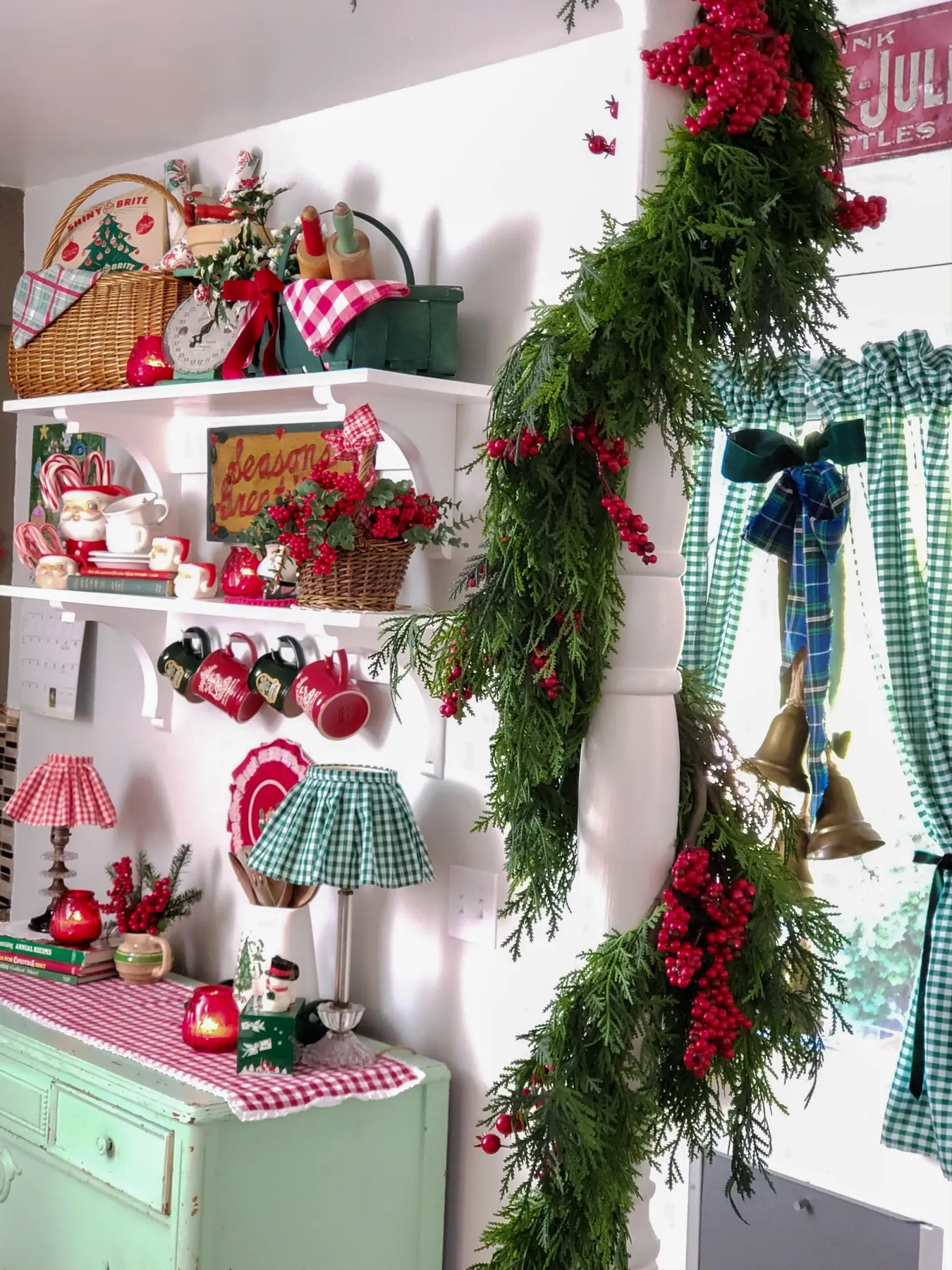 Vintage Christmas Decor Ideas to Inspire Your Holiday Home - Brass Pine