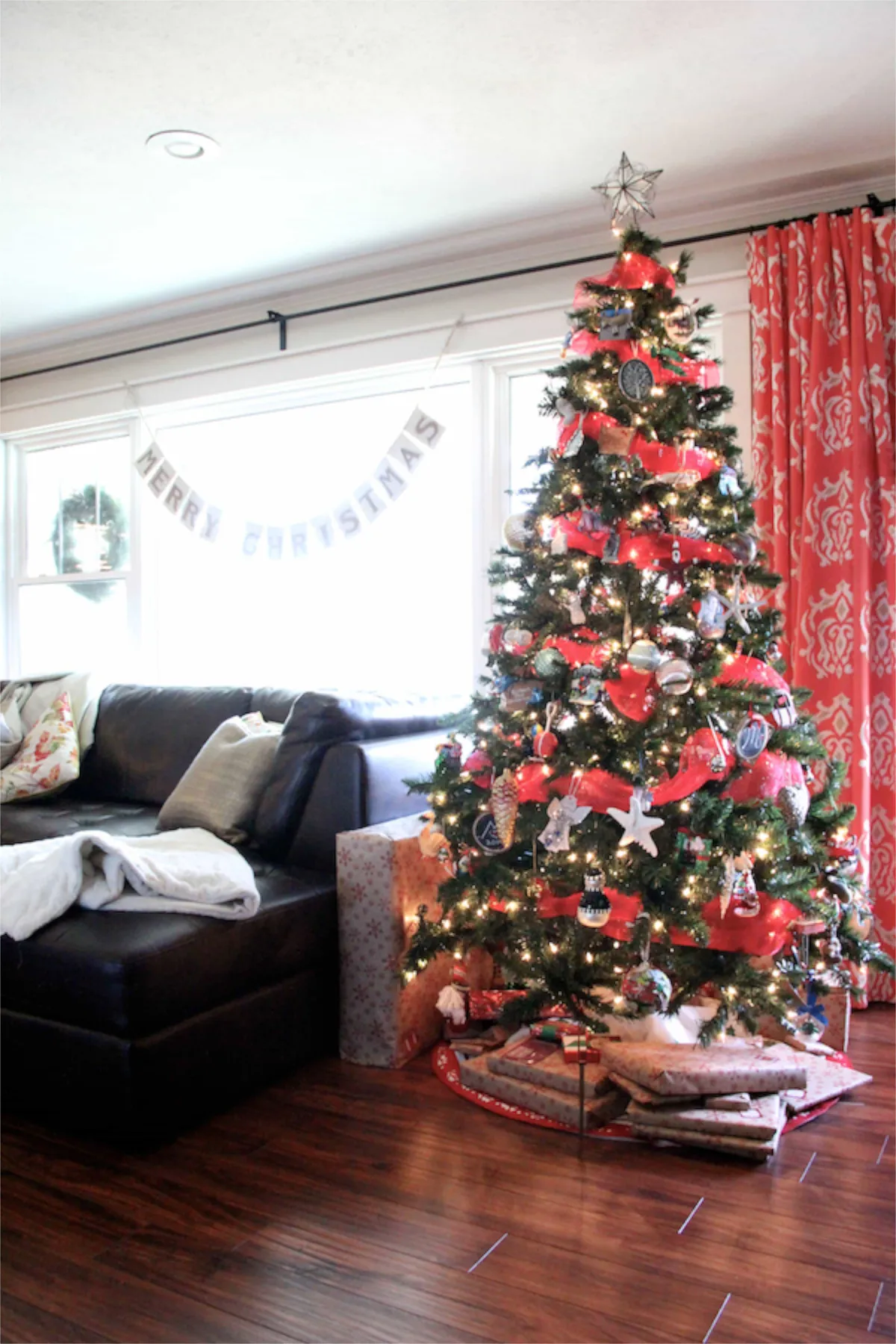 Vintage Modern Christmas Home Tour-13 - Bright Green Door