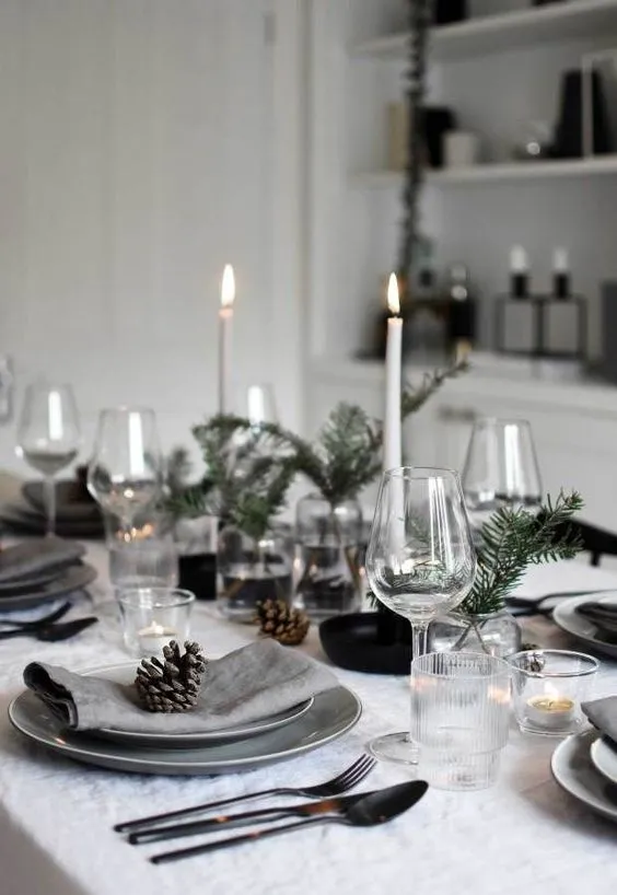 What I'm Pinning Lately: Warm & Minimalist Christmas Decor | carmenjavier.co