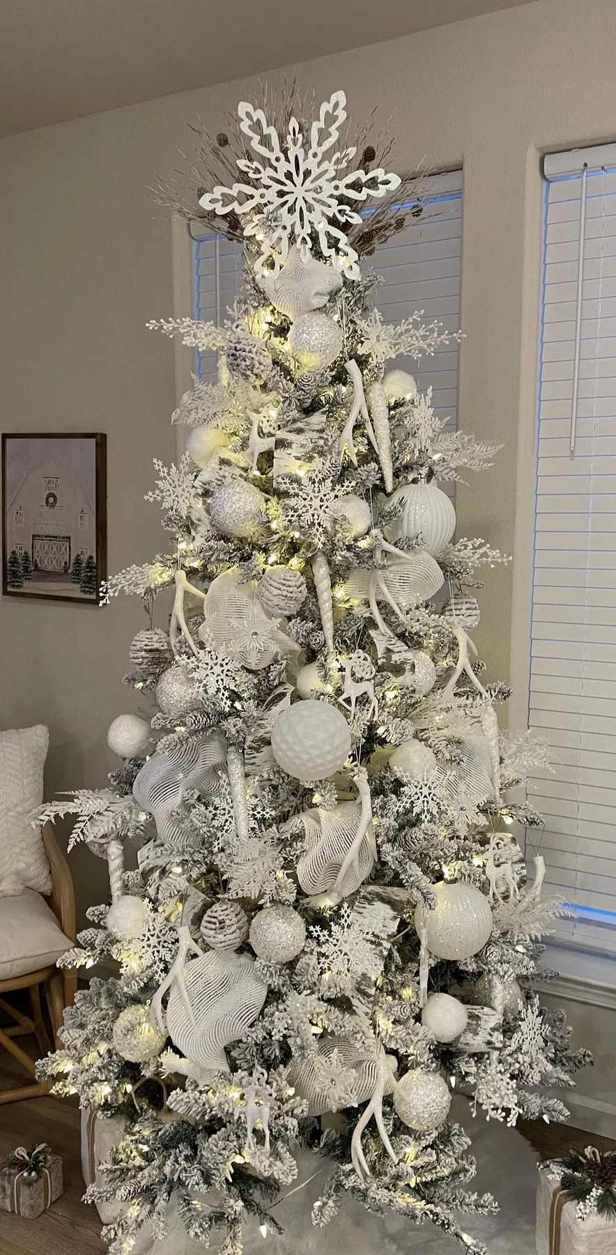 White Woodland Christmas Tree Decorating Kit with ornaments, picks and  ribbon 31 Stunning Ways to Decorate
