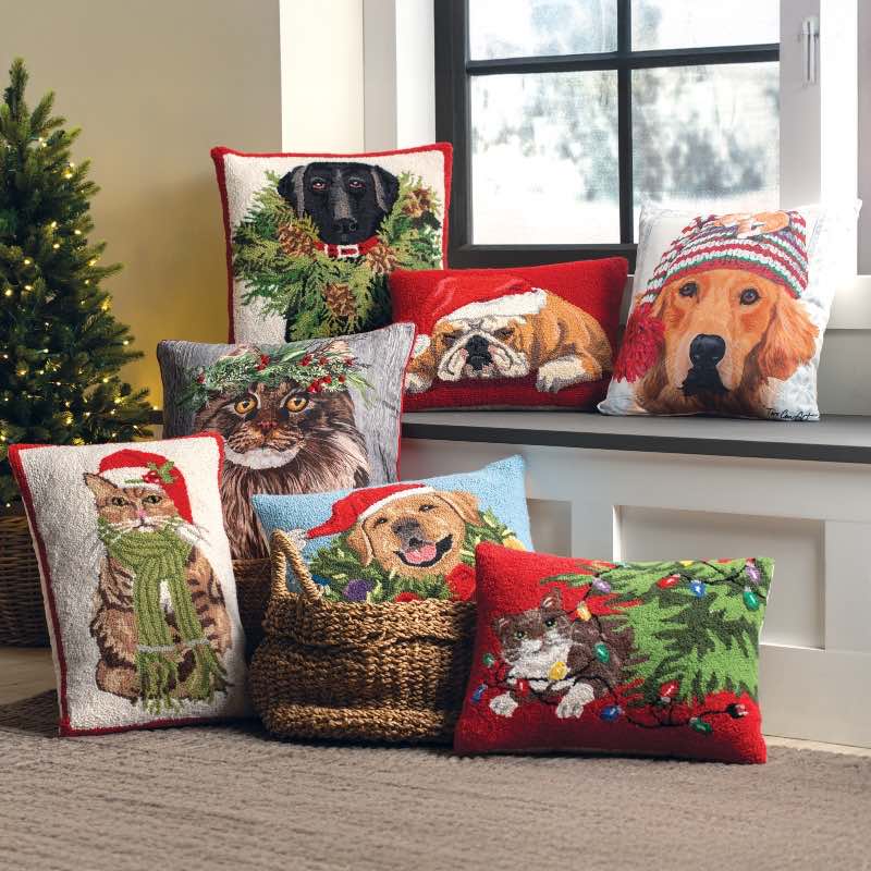 Winter Hat Golden Retriever Pillow, 18' sq.