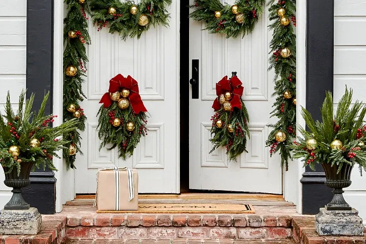 Wreath Christmas Door Decor Seasonal Wall Décor Christmas Wreath With Gold Pine Cones, Holiday Front Door