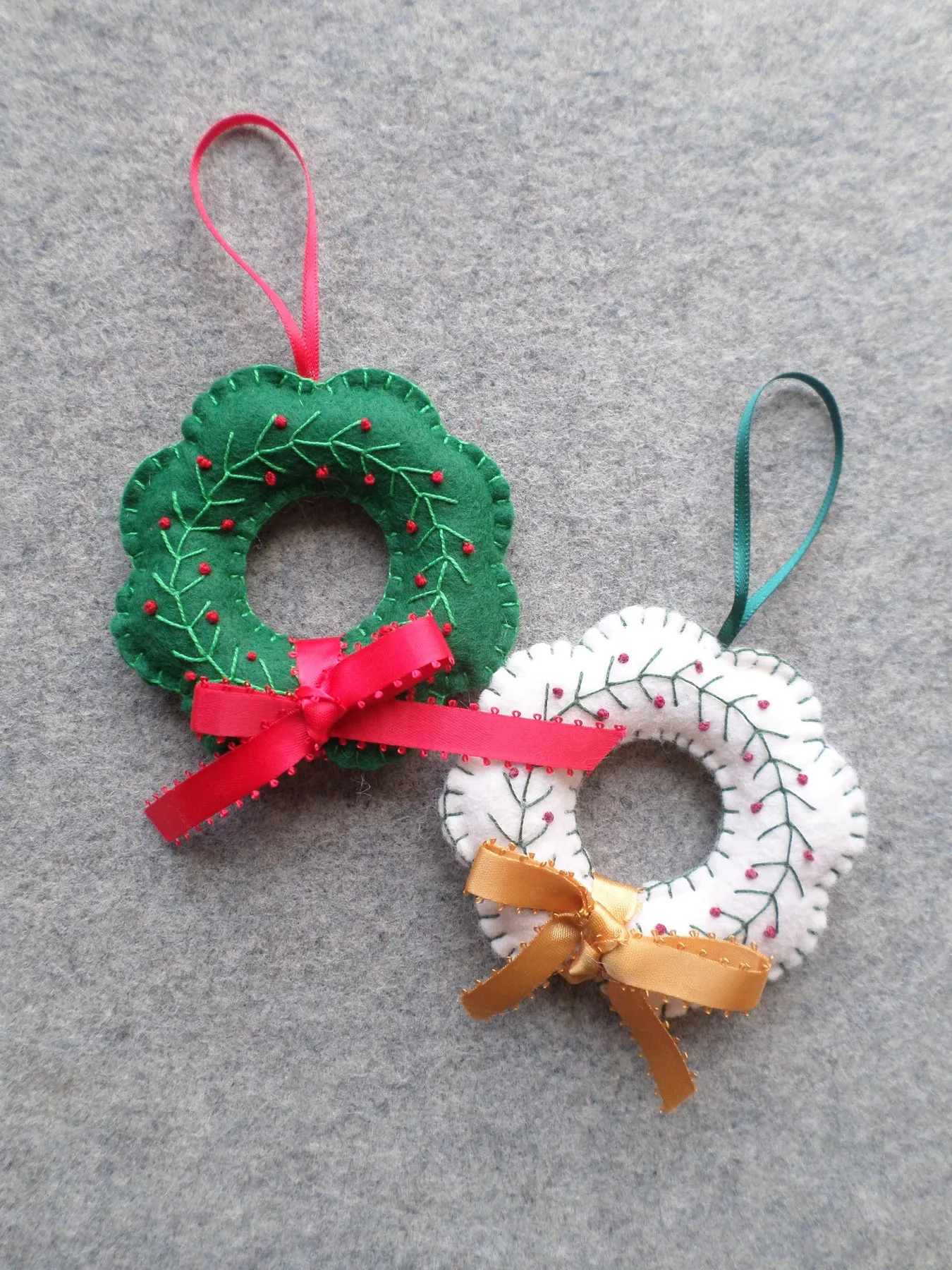 Wreath Felt Holiday Ornament DIY Kit | Eternal Knot